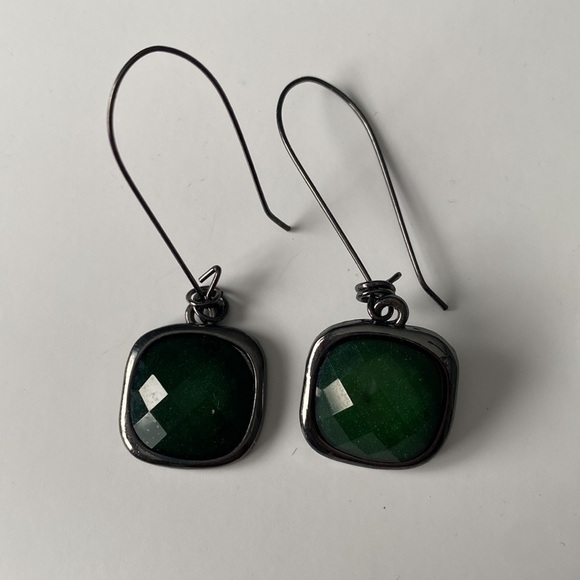 Two pairs of dangle earrings - Picture 3 of 6